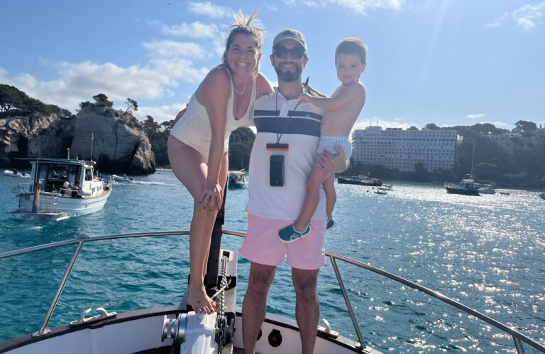 Excursión en barco menorquín por las calas del sur de Menorca