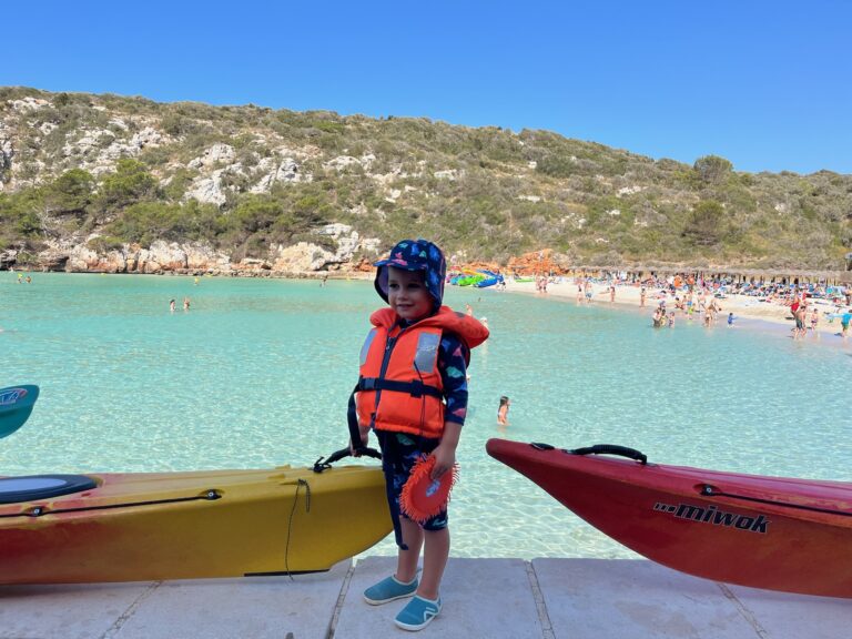 Excursión en Kayak y Cuevas en Cala en Porter: ¡Aventura en Aguas Cristalinas!