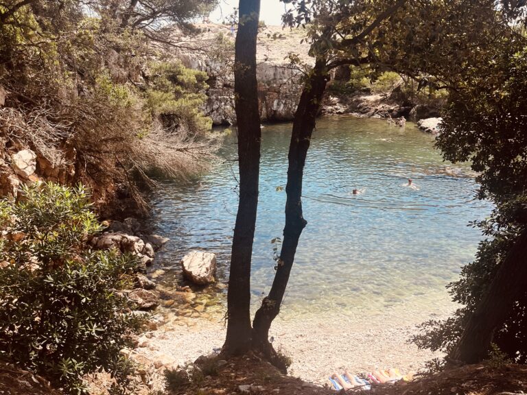 Excursión a Lokrum con niños: naturaleza, pavos reales y mucha aventura