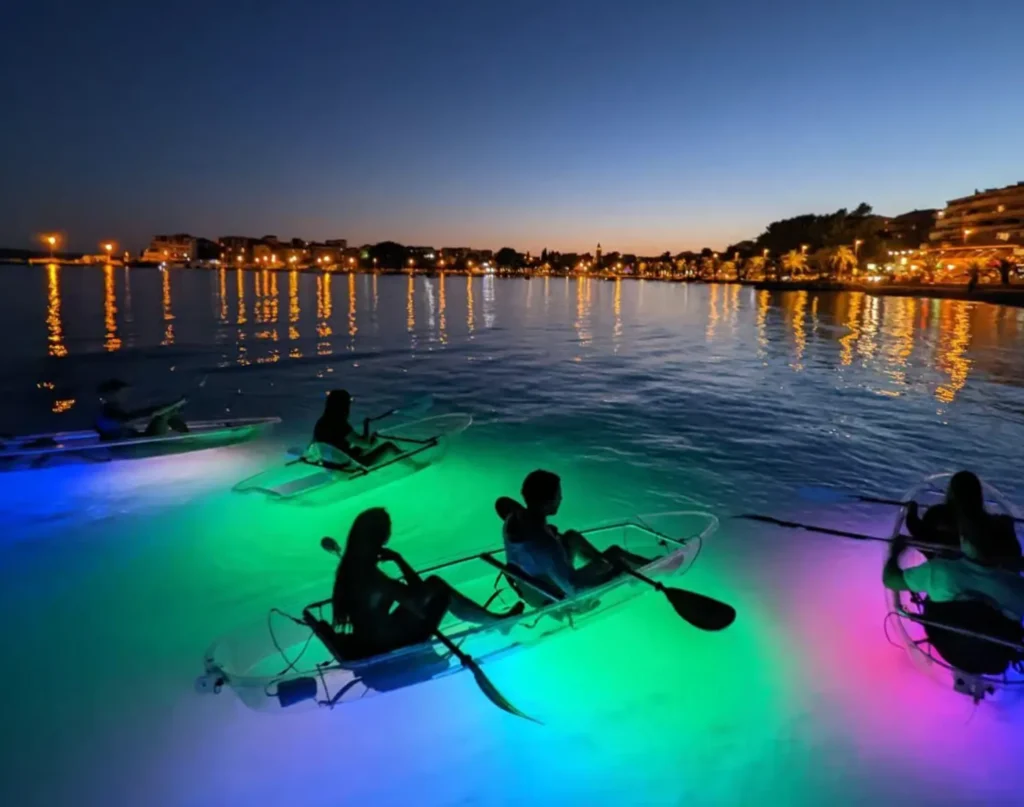 Kayak nocturno luces LED Split tour Night Glow 2026.