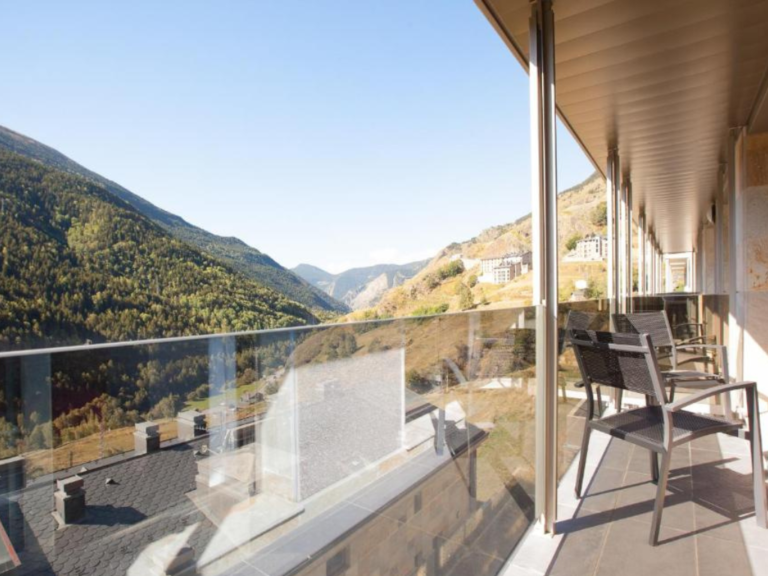 ¿Dónde dormir en El Tarter?Comparativa real: La Mercería vs. Tarter Mountain Suites. ¿Cuál elegir?