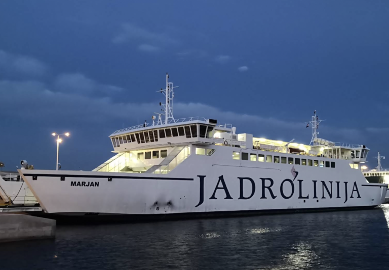 Ferry con coche de Split a Hvar: todo lo que necesitas saber