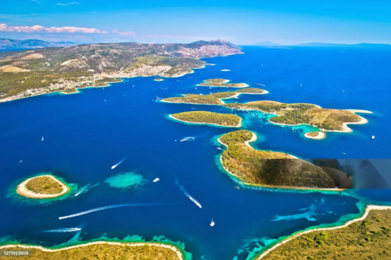 Excursión en barco por las Islas Pakleni: un día perfecto en familia
