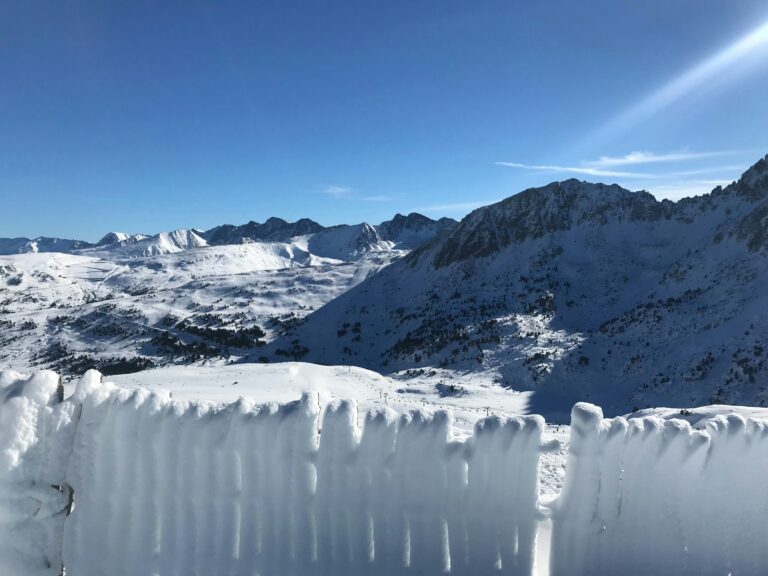 ¿Conducir en Andorra: Normativa de nieve, cadenas y consejos de seguridad