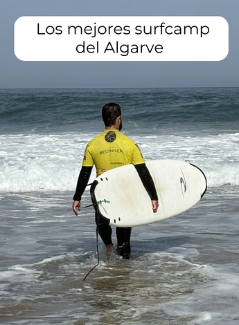 alt="Mejores surfcamps en el Algarve: dónde surfear en Portugal (guía real)"