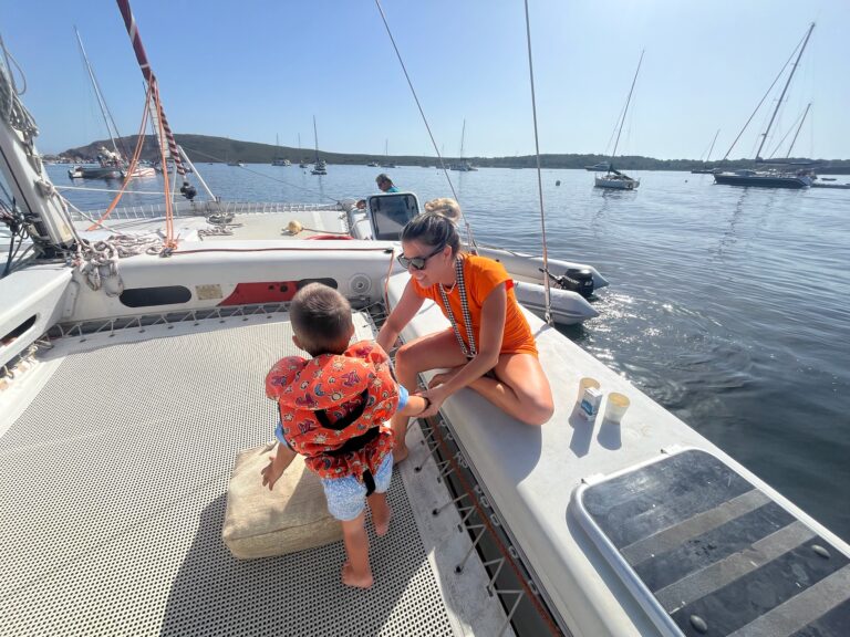 Menorca con niños: ¿Merece la pena contratar un seguro de viaje dentro de España?»