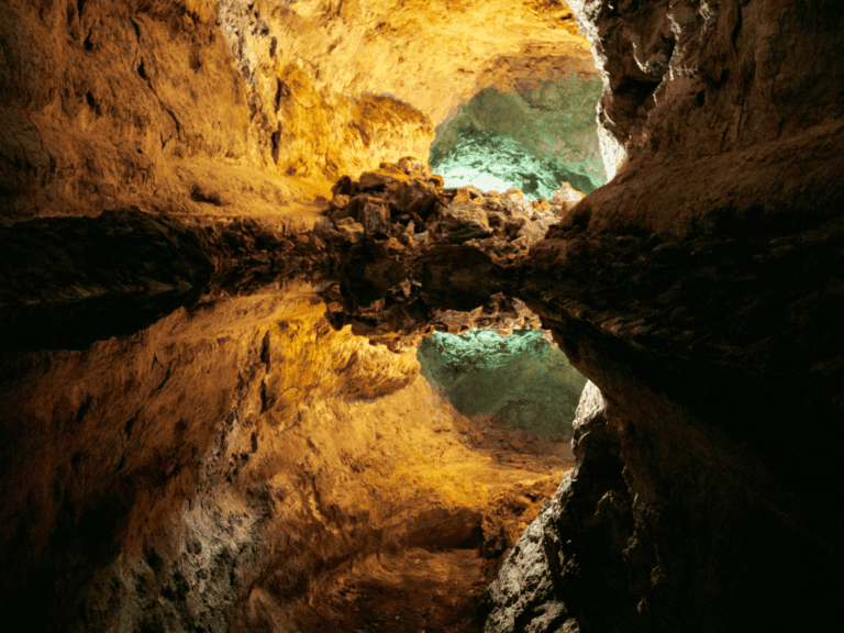 Guía detallada para visitar la Cueva de los Verdes con niños