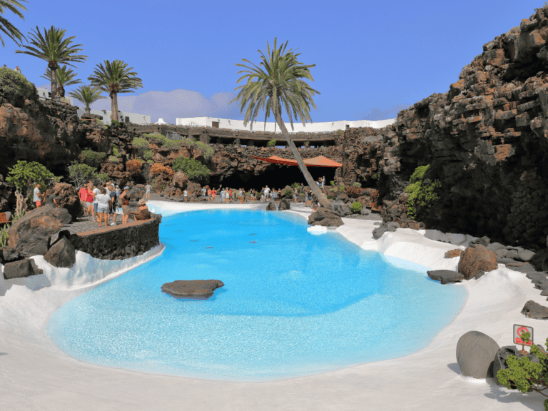 Visita a los Jameos del Agua con niños en familia
